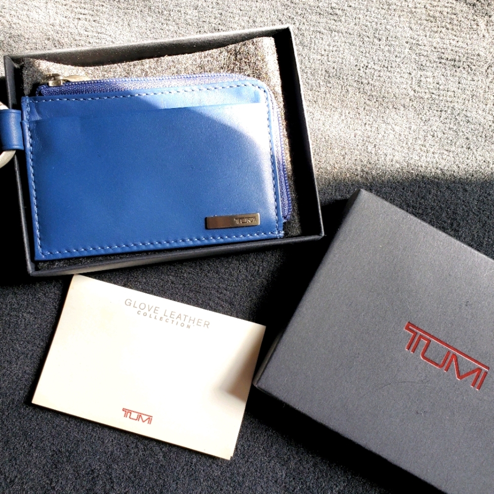 Tumi Keychain card case with zipper brand new